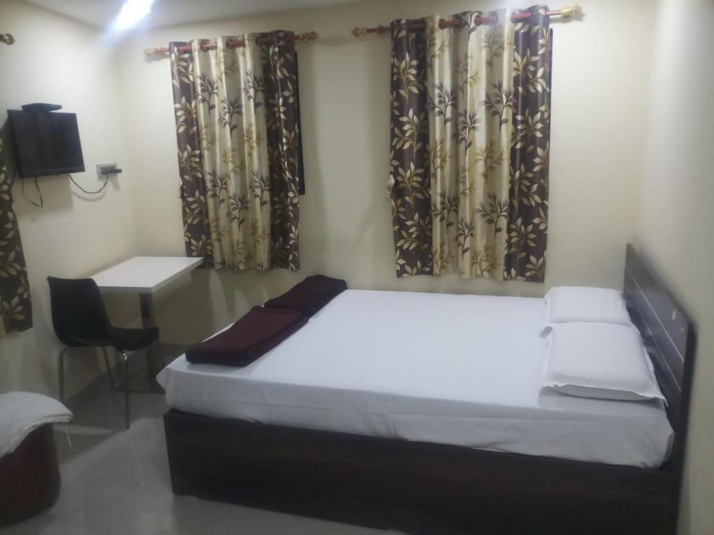 Shri Vasant Lodge Хубли Екстериор снимка